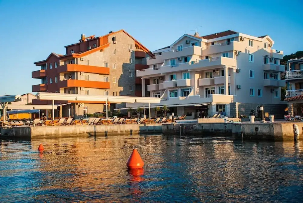 Тиват: Adeona apartments