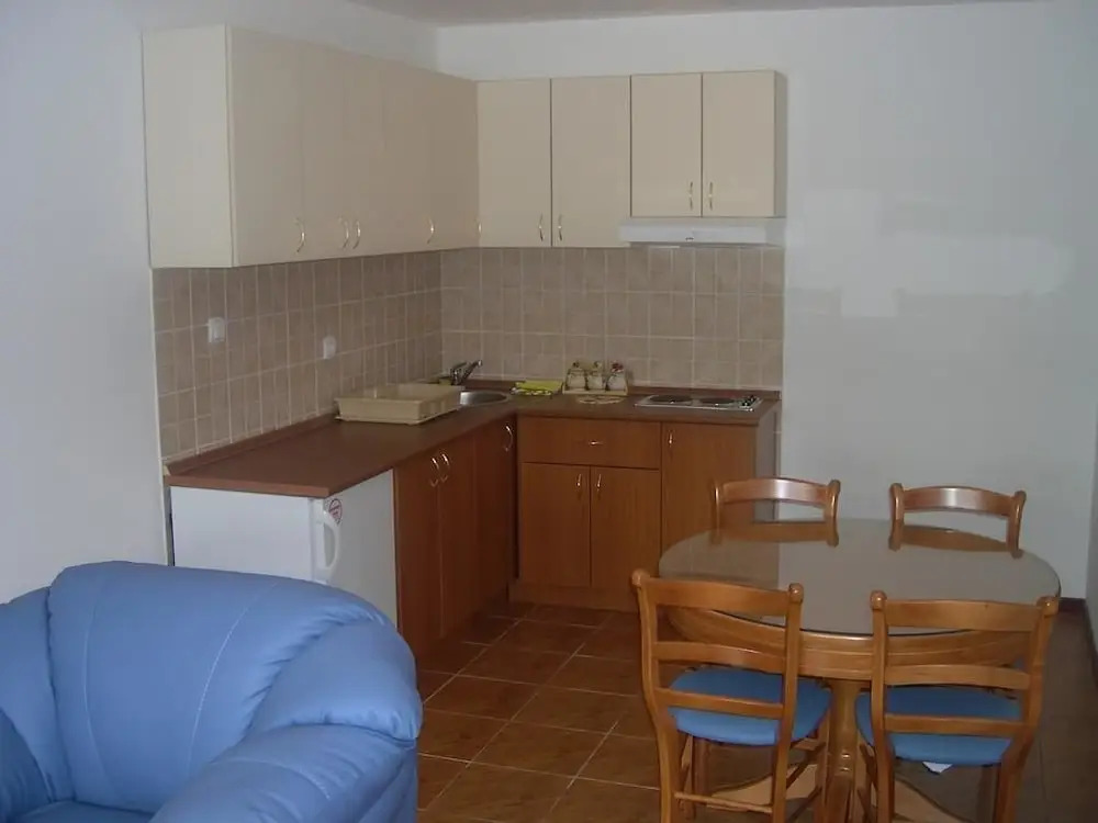 Тиват: Adeona apartments