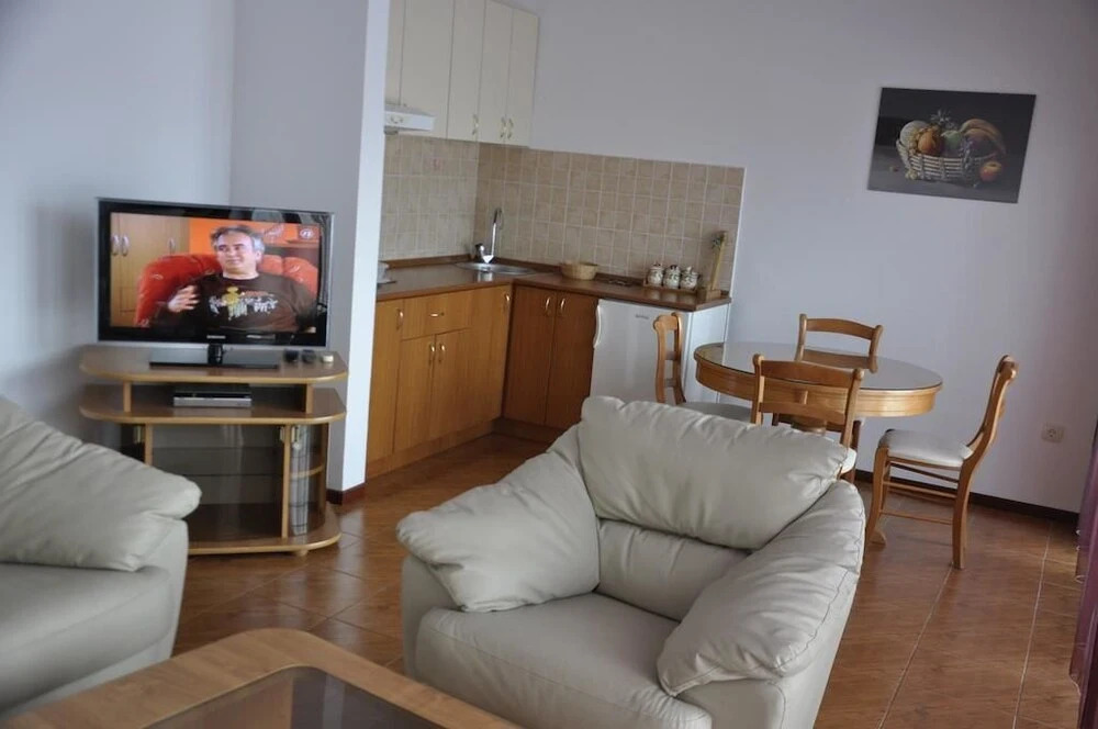 Тиват: Adeona apartments