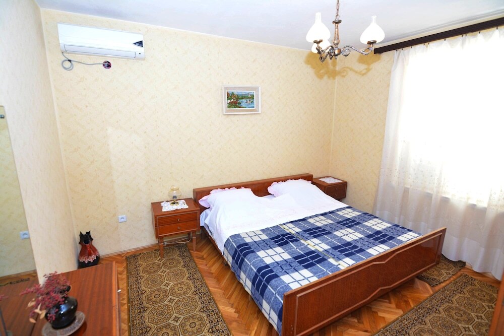 Тиват: Apartments Antonio