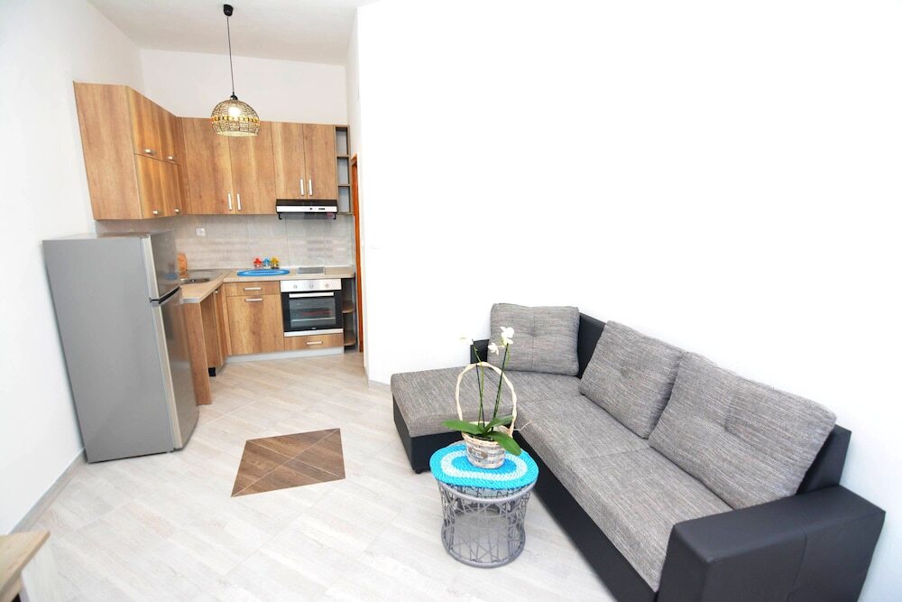 Тиват: Apartments Antonio