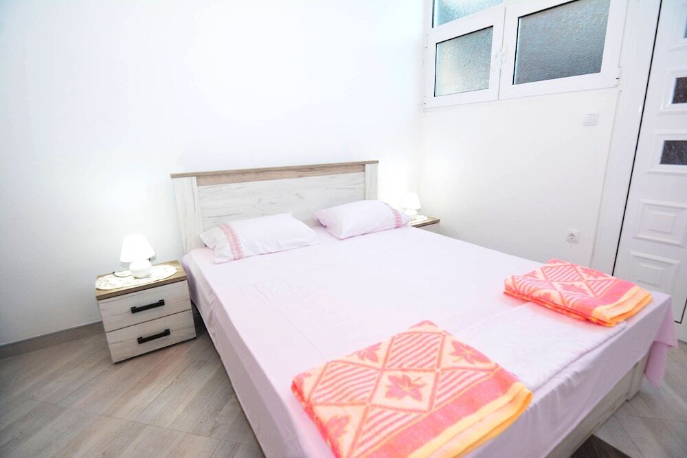 Тиват: Apartments Antonio