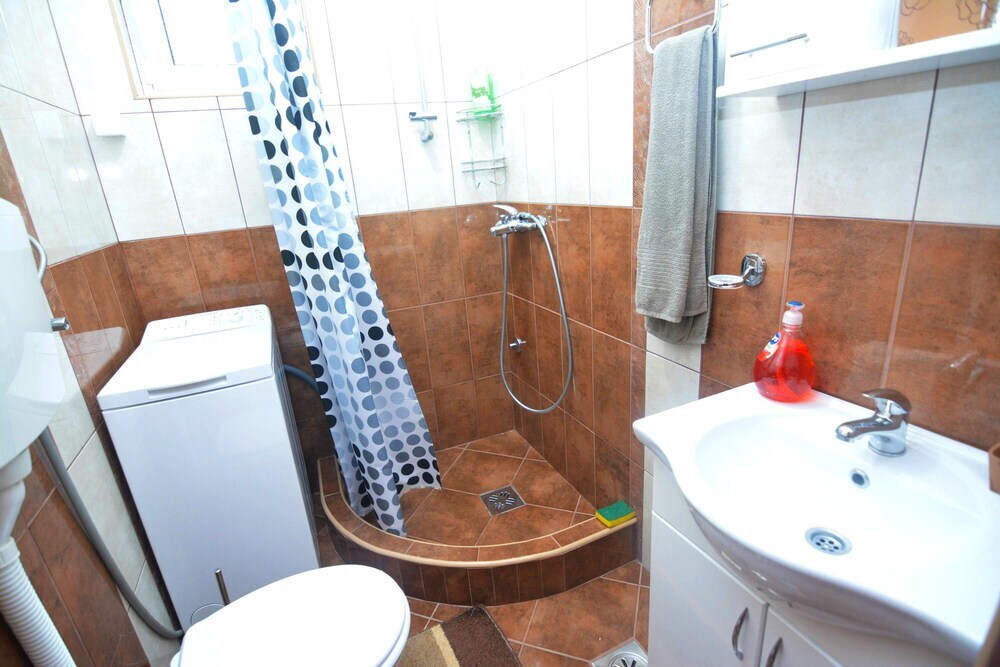 Тиват: Apartments Antonio