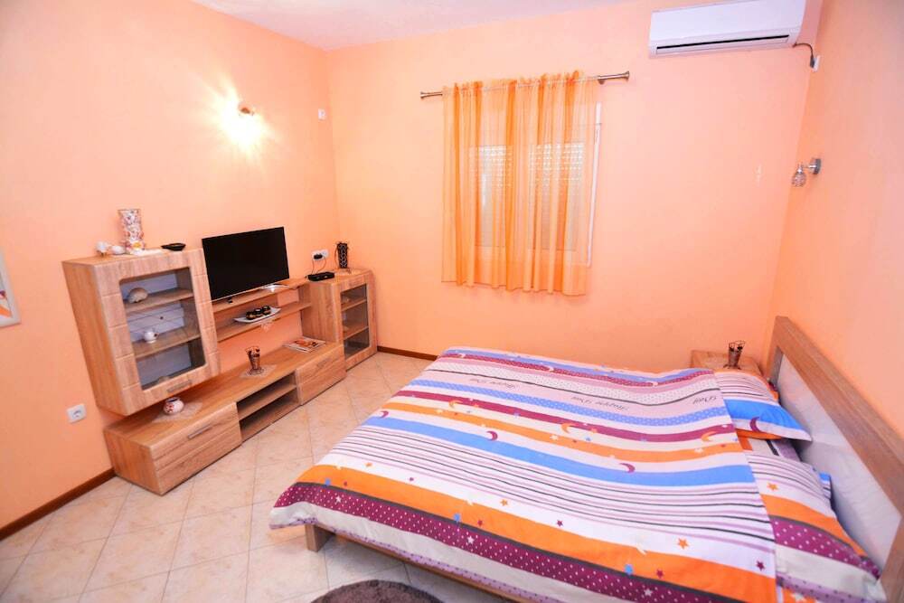 Тиват: Apartments Antonio