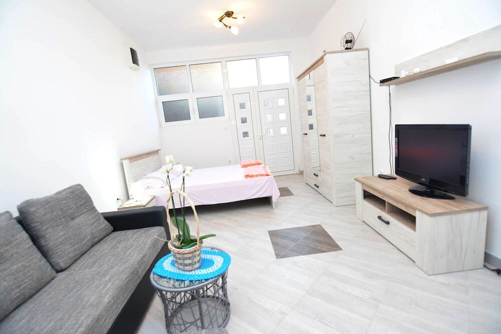 Тиват: Apartments Antonio