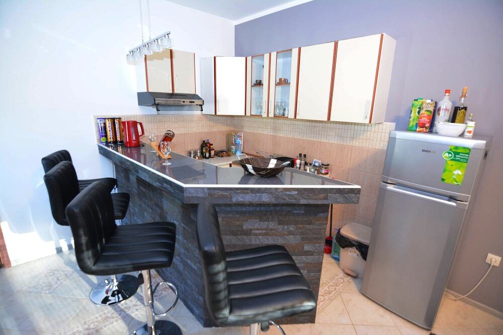 Тиват: Apartments Antonio