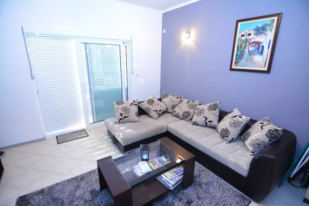 Тиват: Apartments Antonio