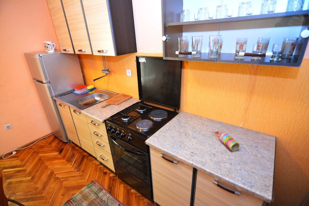 Тиват: Apartments Antonio