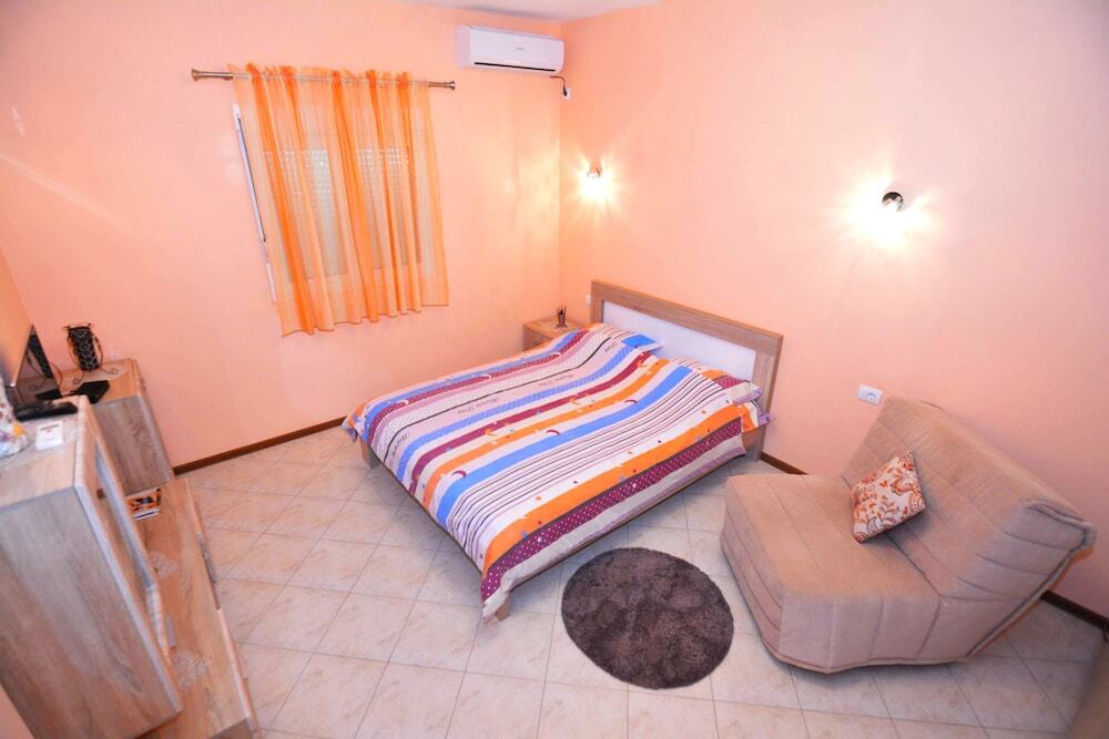 Тиват: Apartments Antonio