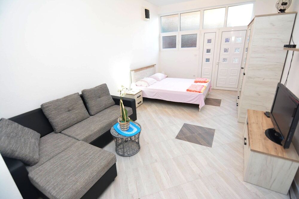 Тиват: Apartments Antonio