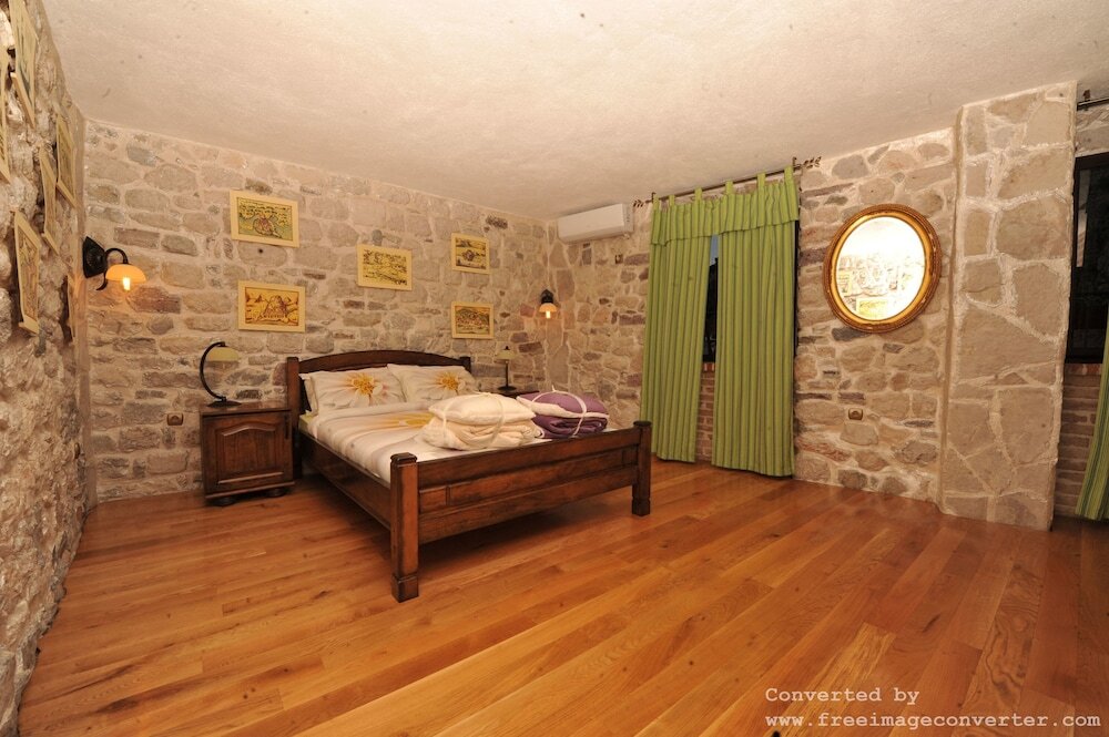 Доброта: Una Apartments II - Adults only