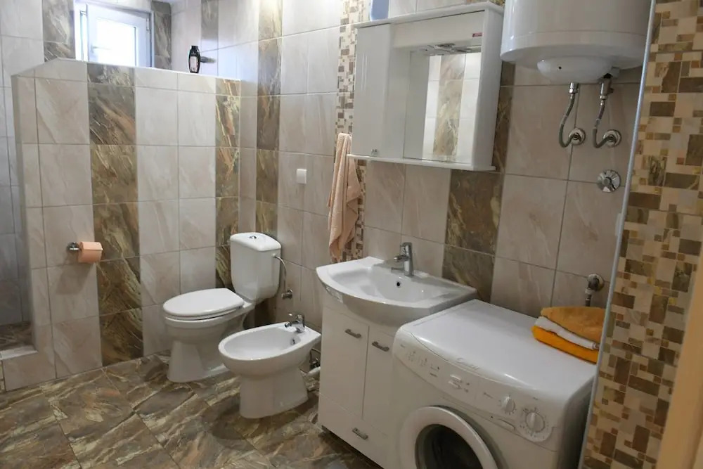 Тиват: Apartments R.