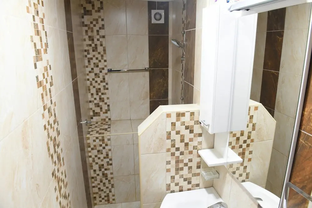 Тиват: Apartments R.