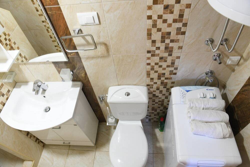 Тиват: Apartments R.