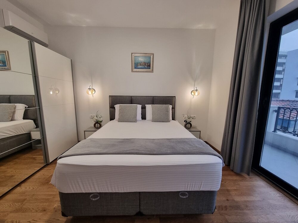 Будва: Adriatic Apartments