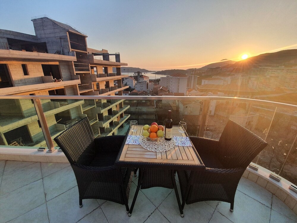 Будва: Adriatic Apartments
