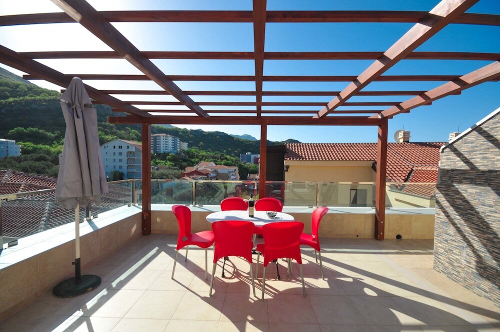 Будва: Adriatic Apartments