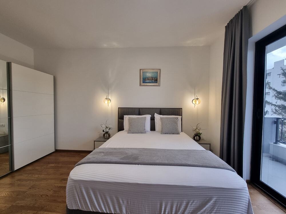 Будва: Adriatic Apartments