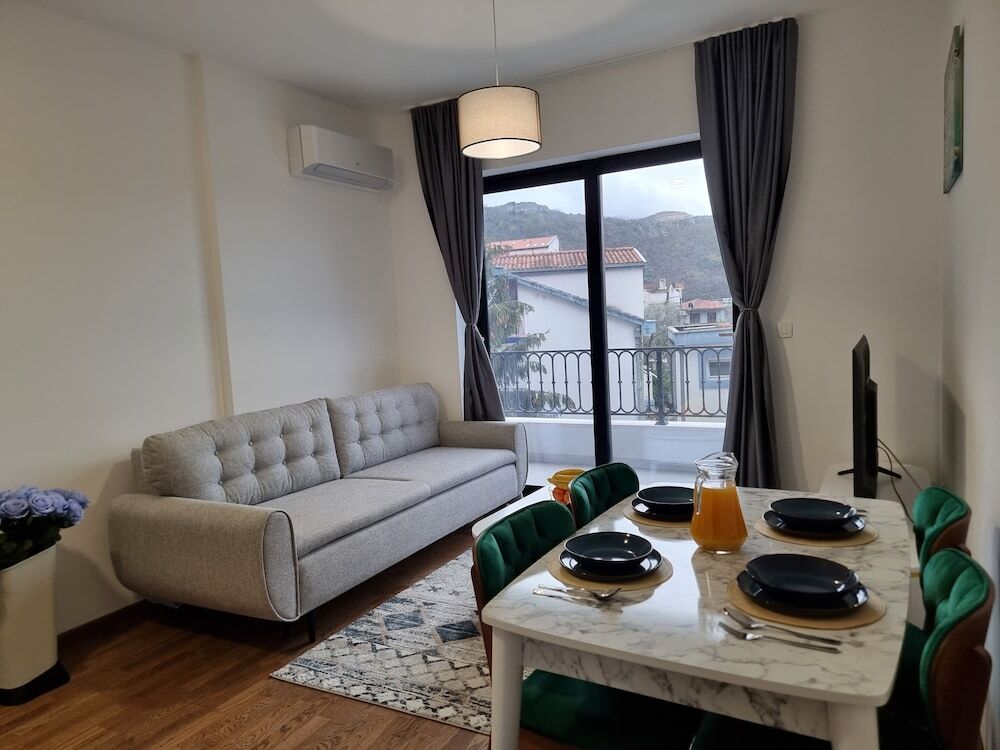 Будва: Adriatic Apartments