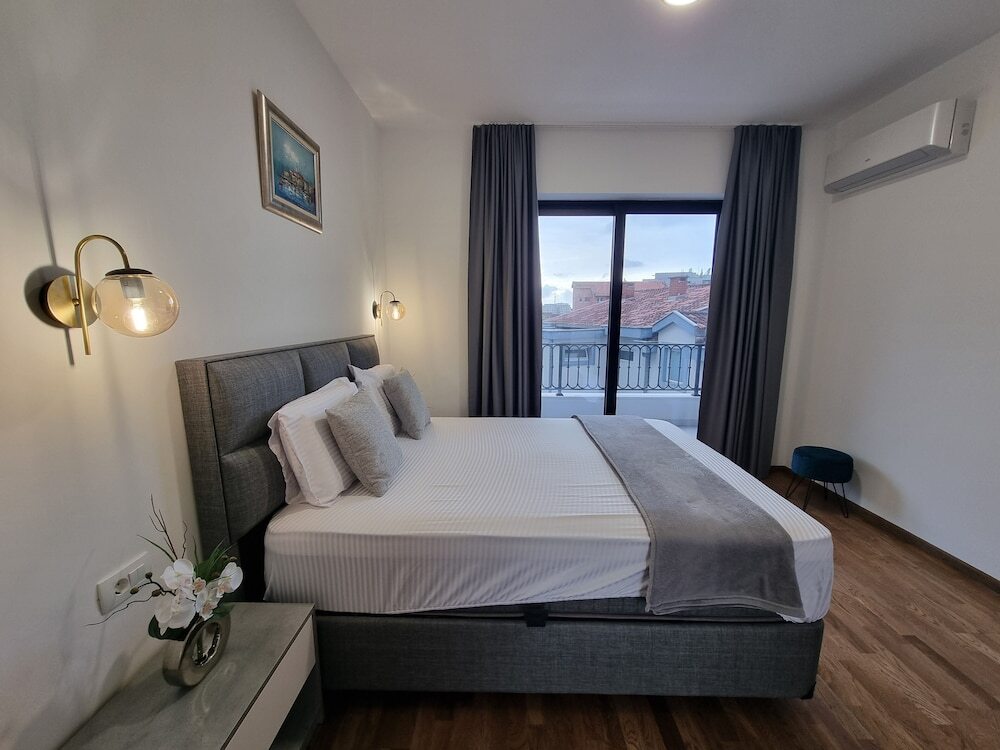 Будва: Adriatic Apartments
