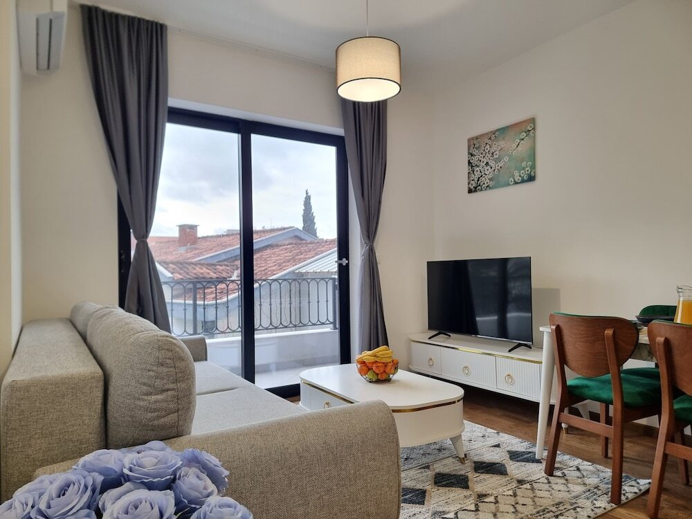 Будва: Adriatic Apartments