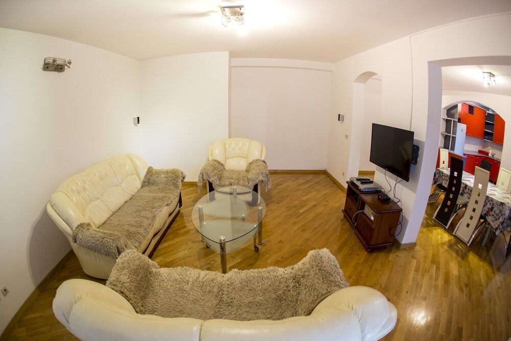 Будва: SMS Apartments