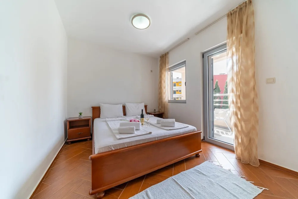 Будва: SMS Apartments