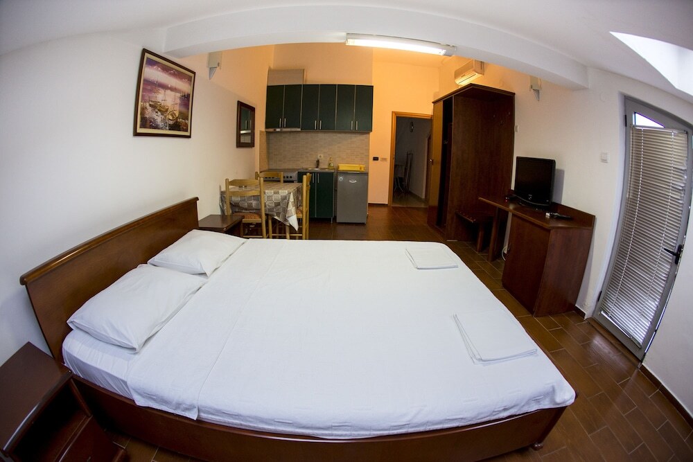 Будва: SMS Apartments