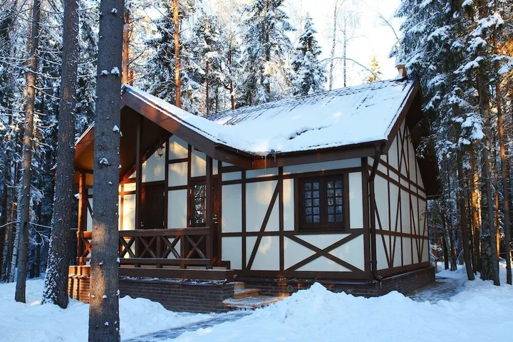 Петровское: Отель «Шишки на Лампушке — Баварский хутор»