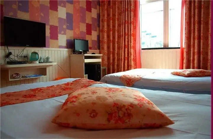 Цзясинь: Yishuige Inn