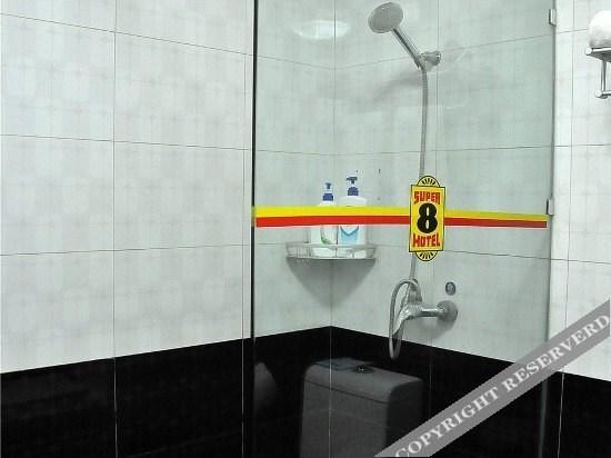 Линьи: Super 8 by Wyndham Linyi Bus Terminal