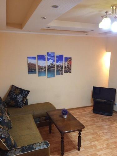 Сургут: Surgut Apartments Iosifa Karolinskogo 8/156