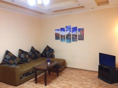 Сургут: Surgut Apartments Iosifa Karolinskogo 8/156