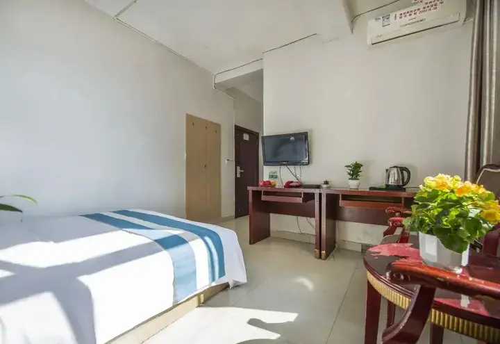Сичан: Donghao Hotel (Xichang tourism distribution center store)(东浩酒店（西昌旅游集散中心店）)