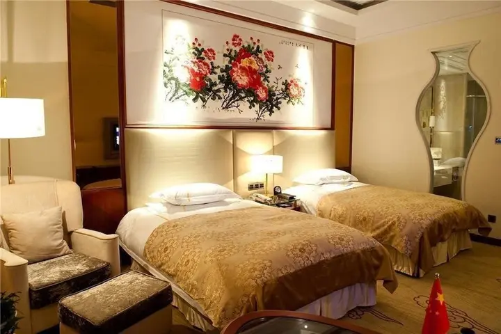 Ухань: Wuhan Guangzhou Military Region South Garden Nanyuan Building