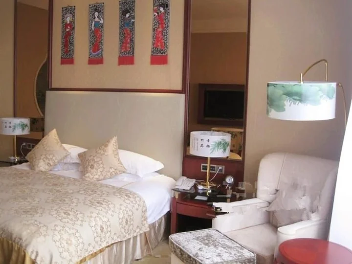 Ухань: Wuhan Guangzhou Military Region South Garden Nanyuan Building