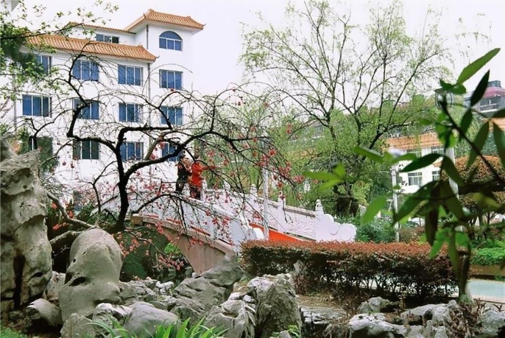 Ухань: Wuhan Guangzhou Military Region South Garden Nanyuan Building