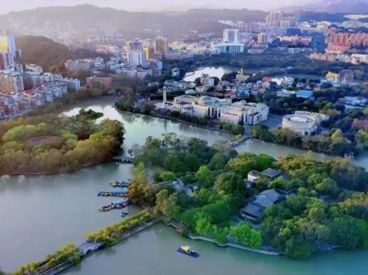 Фучжоу: Sanfangqixiang weienshiguang hotel
