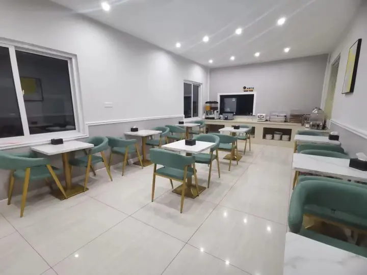 Ляньюньган: Home Inn UP Huaxuan Smart Travel Hotel (Donghai Pedestrian Street High-speed Railway Station)