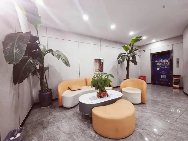 Ляньюньган: Home Inn UP Huaxuan Smart Travel Hotel (Donghai Pedestrian Street High-speed Railway Station)