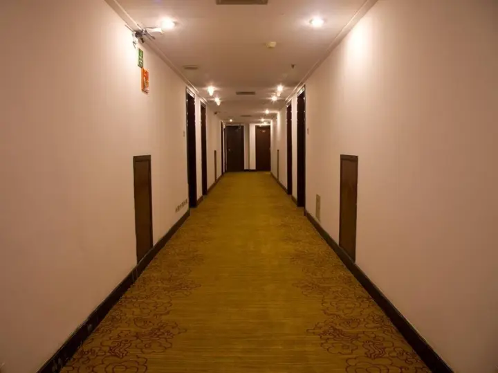 Яншо: Sovereign Hotel