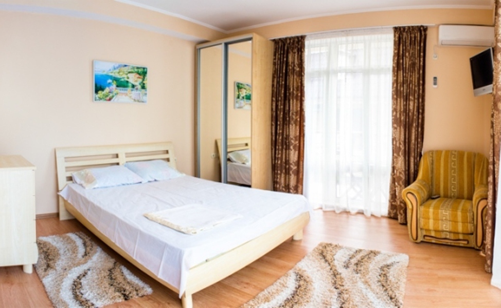 Алушта: Lyudmila (Alushta)