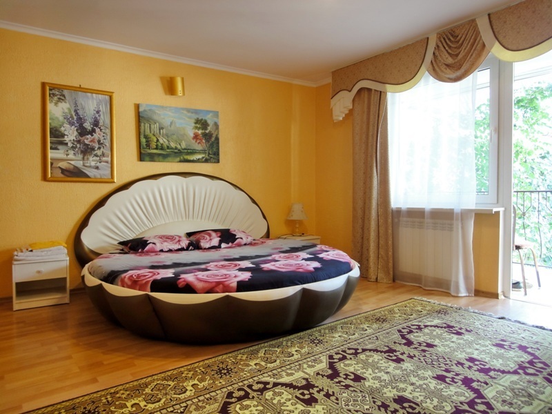 Алушта: Lyudmila (Alushta)