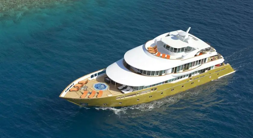 Северный атолл Мале: Maldives Crown