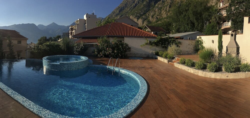Доброта: 2 Beds, Fjord Panorama and Pool in Dobrota