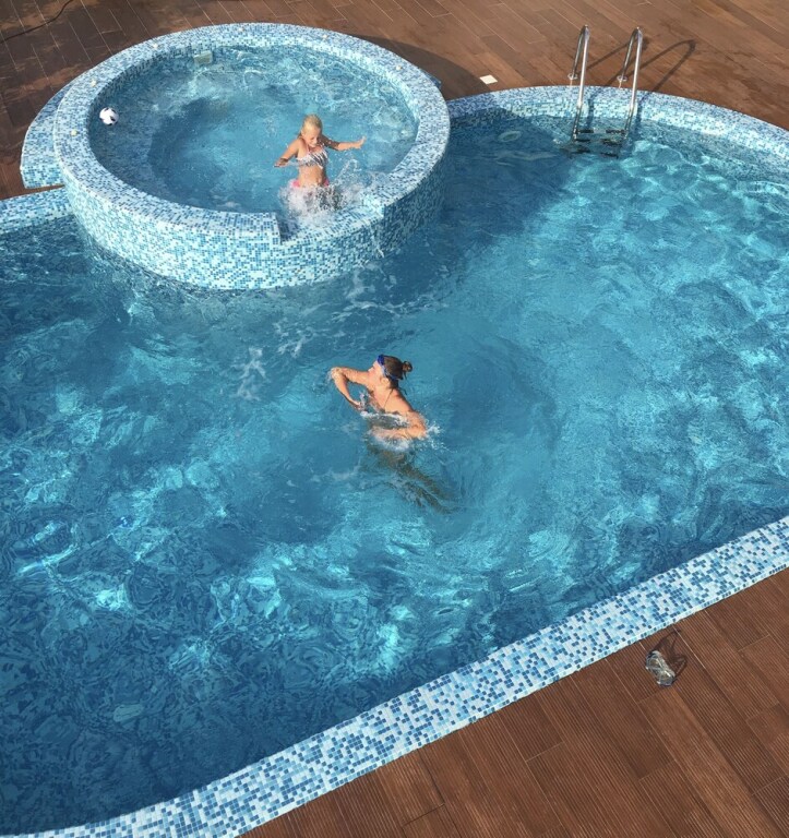 Доброта: 2 Beds, Fjord Panorama and Pool in Dobrota