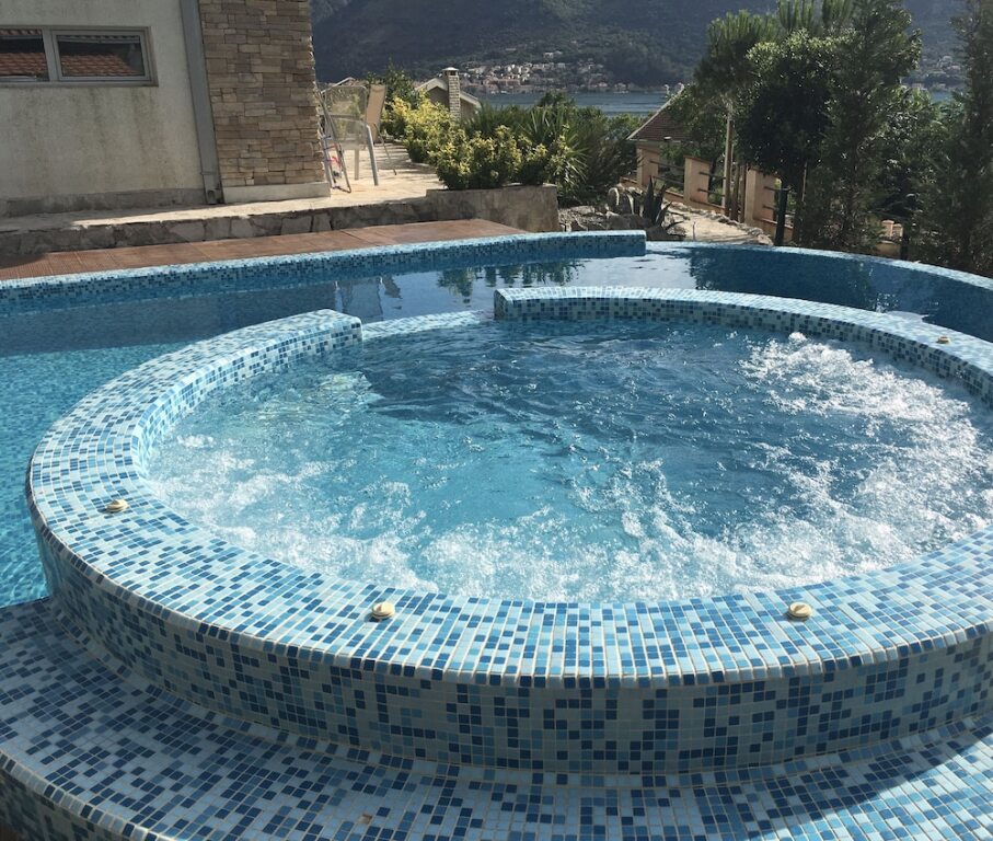Доброта: 2 Beds, Fjord Panorama and Pool in Dobrota