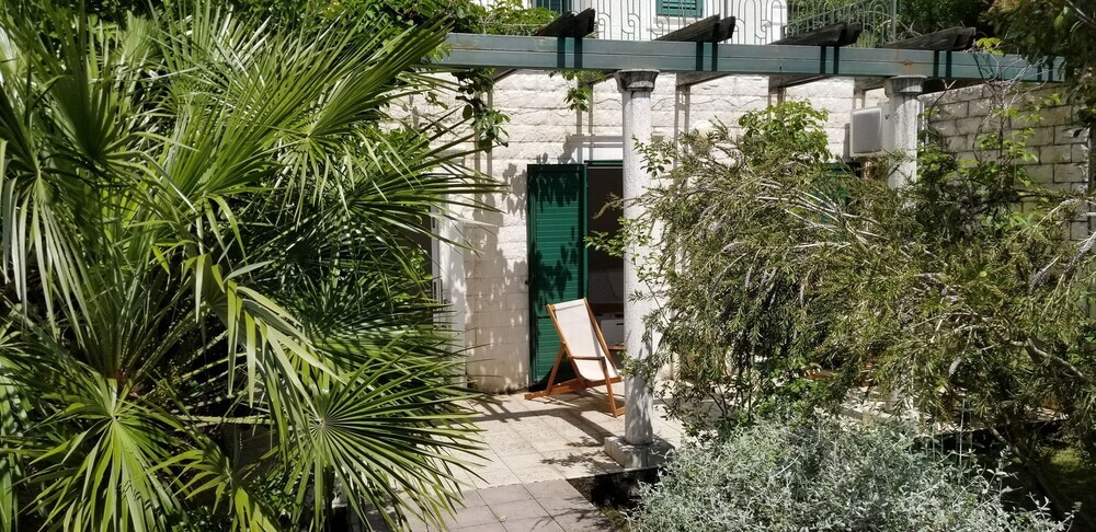 Доброта: Green Village Kotor