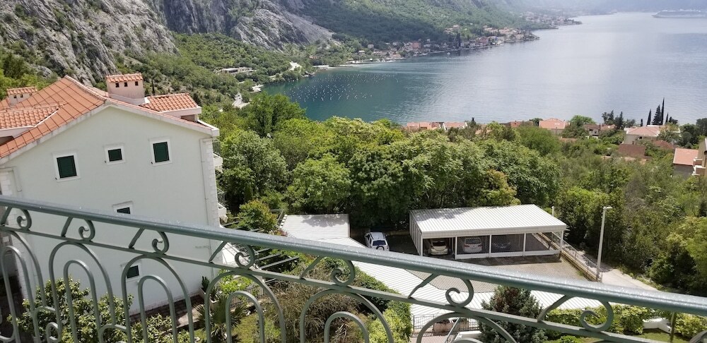 Доброта: Green Village Kotor