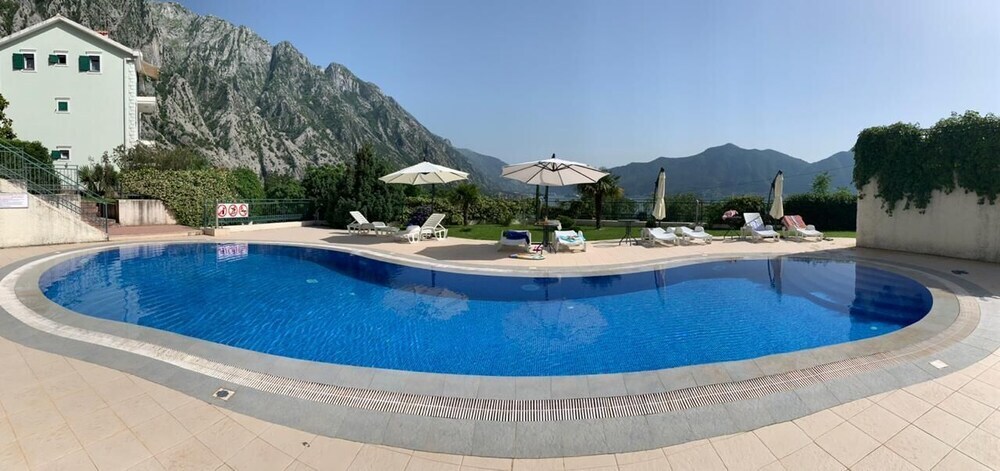 Доброта: Green Village Kotor